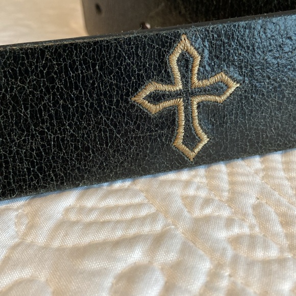 Gorgeous, black, leather western belt by Justin - Picture 3 of 5